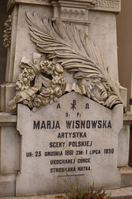 Była pięknością warszawskich scen. Zginęła z ręki kochanka. Jej grób to prawdziwe dzieło sztuki