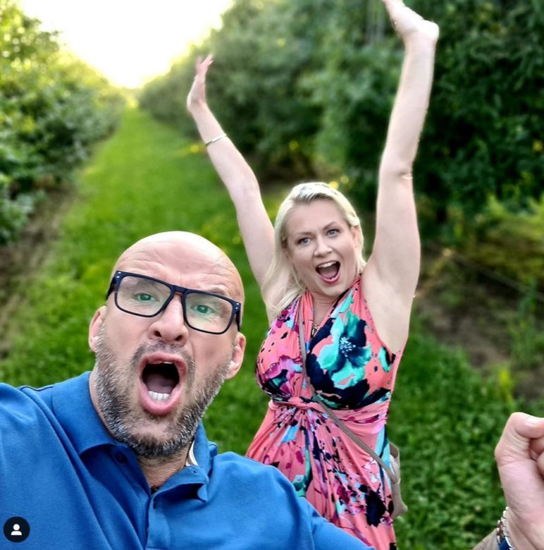 M jak miłość na planie. Marzenka (Olga Szomańska), Andrzejek (Tomasz Oświeciński)