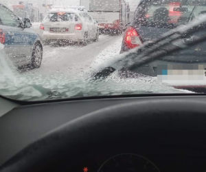 Opady śniegu PARALIŻUJĄ drogi. DRAMAT na drogach Podkarpacia [ZDJĘCIA INTERNAUTÓW]