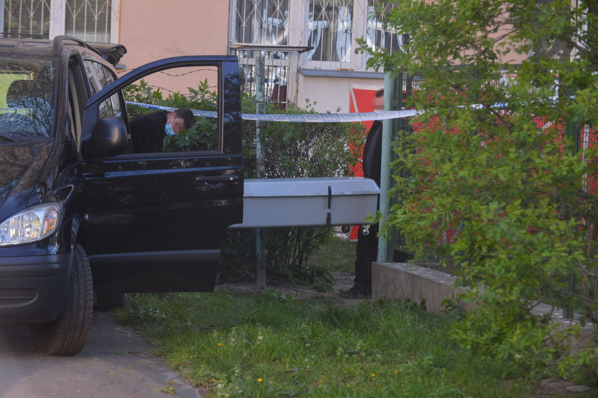 Wypadł z narkotykami z ostatniego piętra