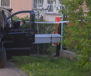 Wypadł z narkotykami z ostatniego piętra
