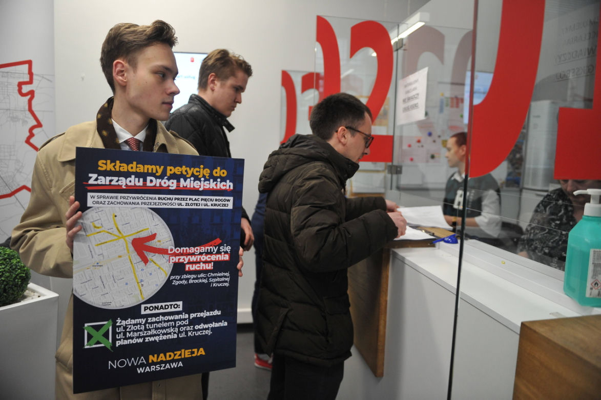 "Odblokujcie miasto od korków!" - aktywiści składają petycję u drogowców 