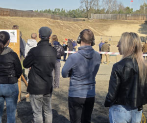 Huk strzałów i tłumy na strzelnicy. Piknik Strzelecki przyciągnął mieszkańców