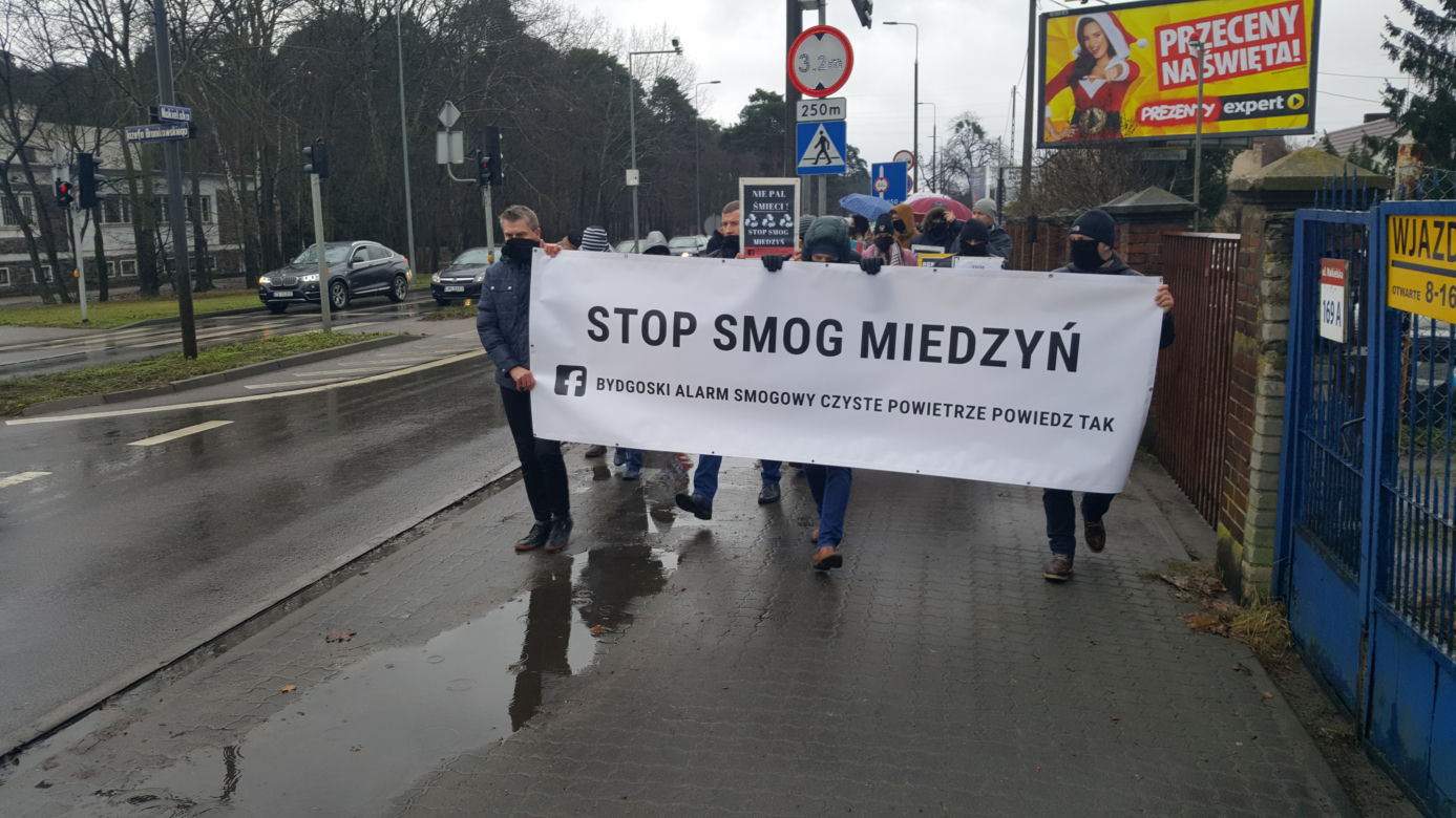Akcja "Stop Smog" na bydgoskim Miedzyniu [ZDJĘCIA]