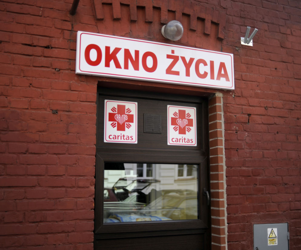 Mama zostawiła Tomaszka w oknie życia. Siostry zakonne wezwały policję
