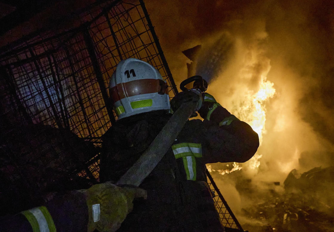 Kijów odcięty od prądu, wybuchy i pożary. Wielki atak Putina