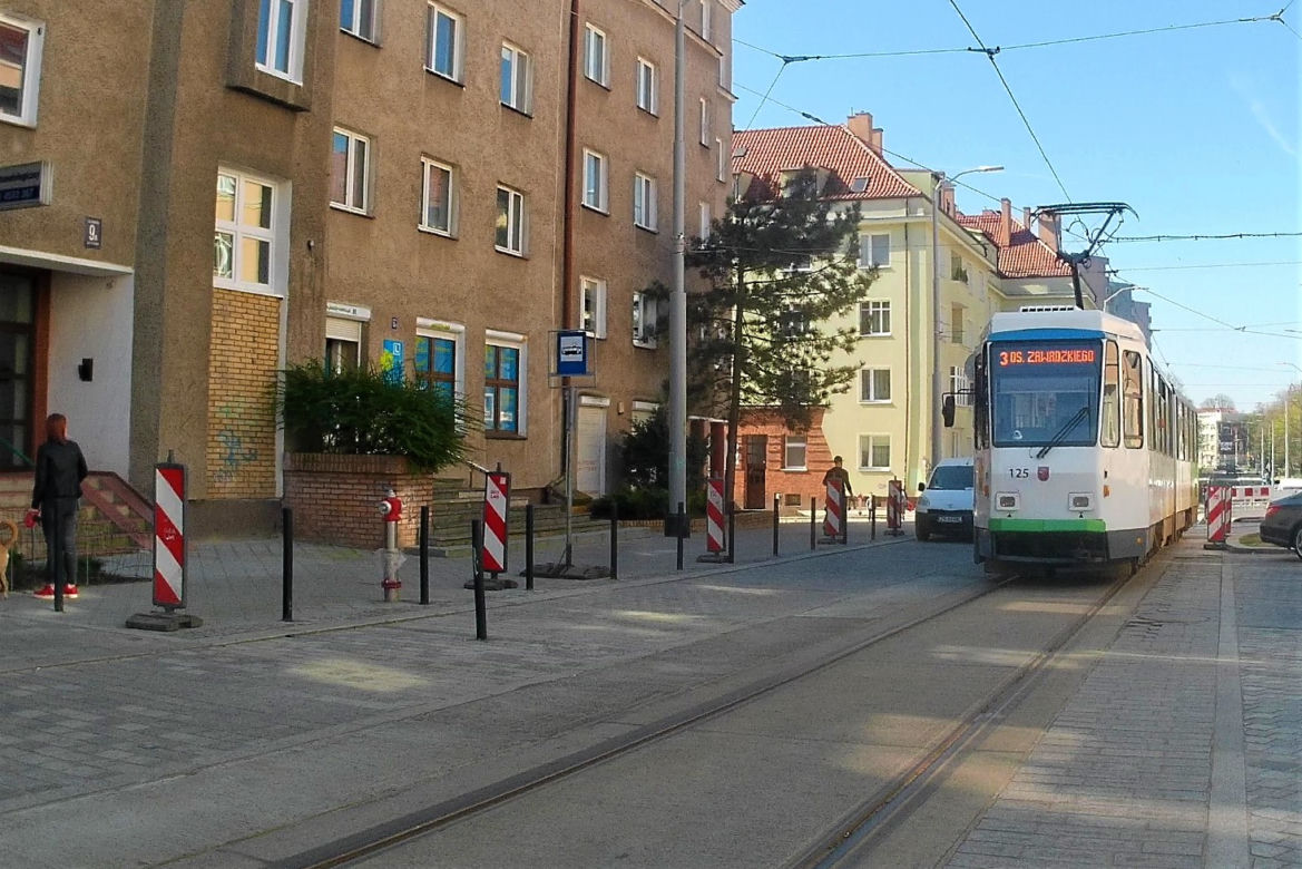 Dlaczego tramwaje jeżdżą tyłem? Niecodzienne manewry na szczecińskim Niebuszewie