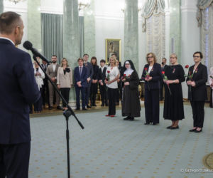 Marta Nawrocka w czerwieni