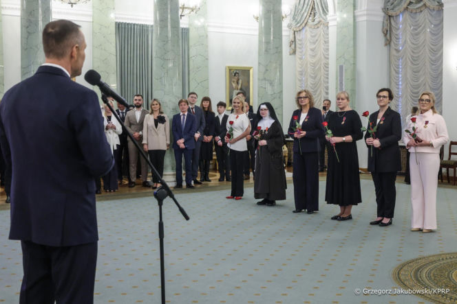 Marta Nawrocka w czerwieni