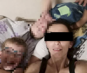 Dzieci uciekały. Matka dźgała je nożem