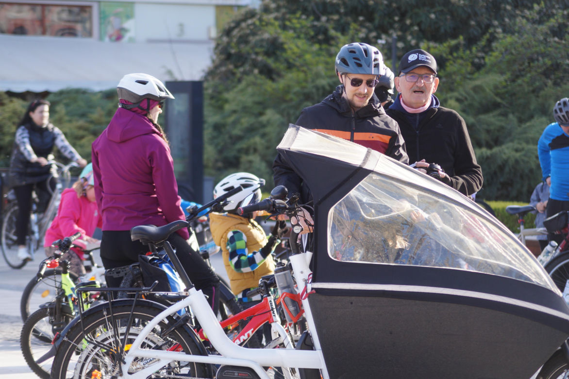 Rowerowa radość i ognisko na mecie. Rodzinna Masa Krytyczna przejechała przez Bydgoszcz