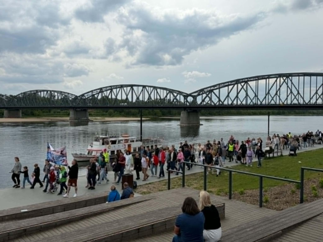 Rodzice wyszli na ulice Torunia. Burza wokół przedszkoli i decyzji władz miasta!
