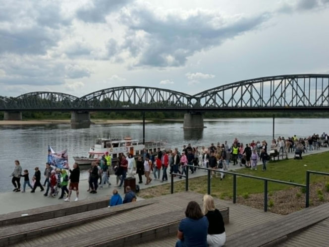 Rodzice wyszli na ulice Torunia. Burza wokół przedszkoli i decyzji władz miasta!