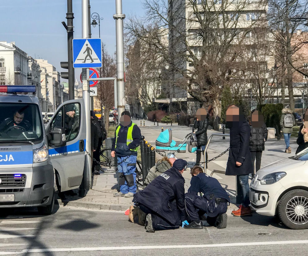 Rowerzystka potrącona na rogu Pięknej i Aleji Ujazdowskich