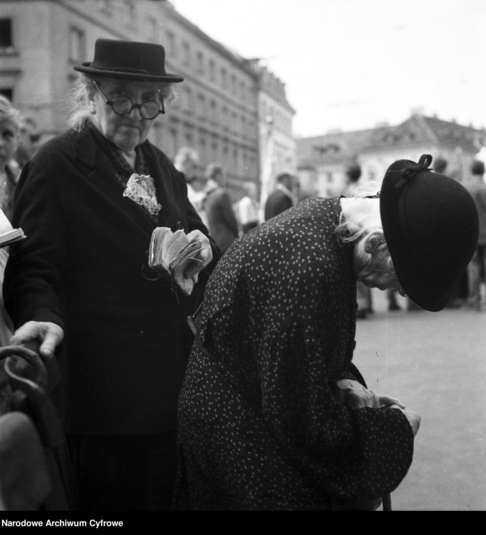 Uroczystość Bożego Ciała w Warszawie celebrowana przez Prymasa Polski kardynała Stefana Wyszyńskiego - 1957 rok