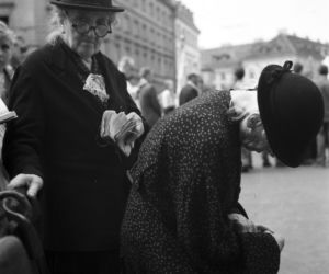 Uroczystość Bożego Ciała w Warszawie celebrowana przez Prymasa Polski kardynała Stefana Wyszyńskiego - 1957 rok