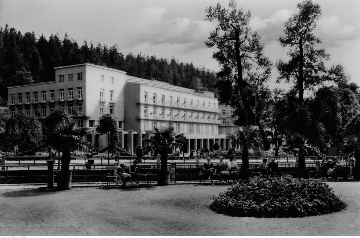 Słynne małopolskie uzdrowisko na przedwojennych zdjęciach. Tak kiedyś wyglądała Krynica-Zdrój 