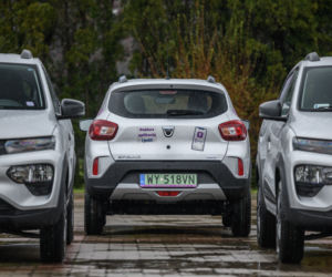 Elektryczna Dacia Spring na ulicach Warszawy