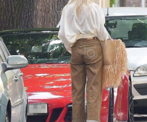 Agnieszka Woźniak-Starak: Wraca do życia w czerwonym Porsche 