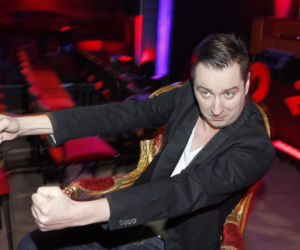 Tak na początku kariery wyglądał Piotr Kędzierski. Dziś trudno go rozpoznać na starych zdjęciach