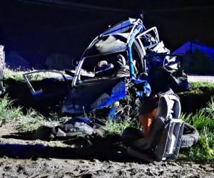 Potworny wypadek pod Sochaczewem. 45-latek nie żyje, wśród rannych dzieci
