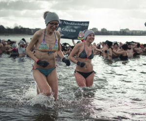 XIV Kąpiel dla odważnych. Morsy wykąpały się na Plaży Miejskiej w Ełku