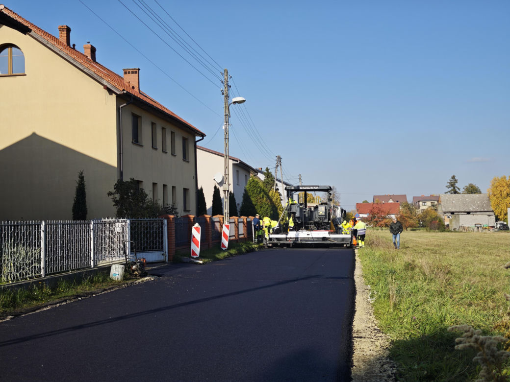 Zaorana ulica w Gliwicach - Ostropie ponownie została wylana asfaltem