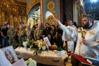 Pogrzeb Liubavy i Viry Yakovlevy. Siostry zginęły tragicznie w wyniku rosyjskiego ataku rakietowego na budynek mieszkalny
