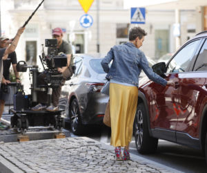 Katarzyna Grochola buszuje po planie nowego filmu