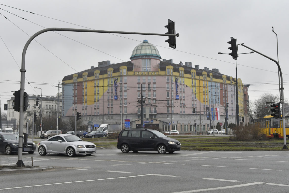 Awantura o hotel Sobieski! Chcą go pomalować na biało, konserwator zabytków protestuje
