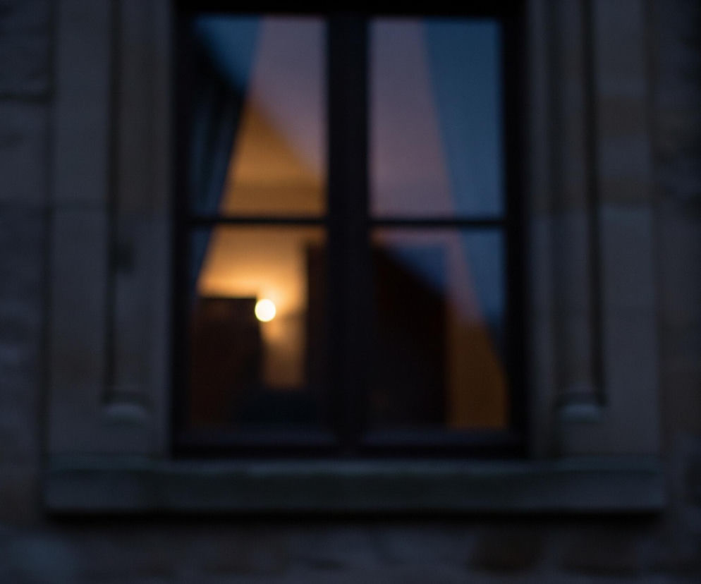 Pożar kamienicy w Pucku. Sylwestrowa noc pełna dramatu na najwyższym piętrze?