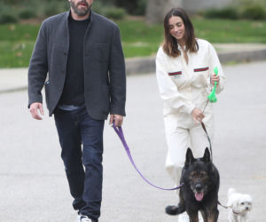 Ben Affleck i Ana de Armas na spacerze z psami