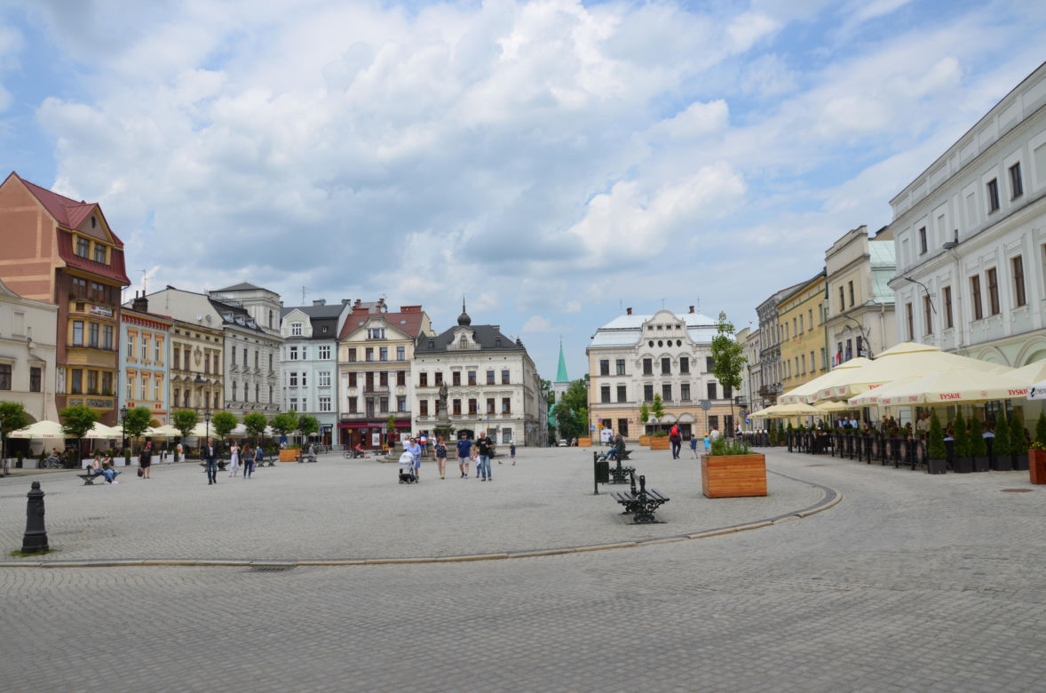 To jedno z najstarszych miast na Śląsku. Jest stolicą historycznej krainy