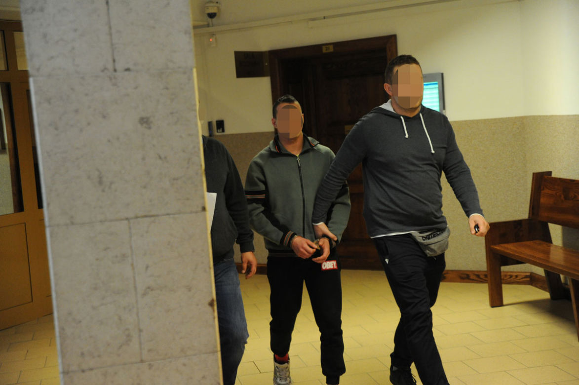 Podpalacz z Sianowa Andrzej J. doprowadzony do sądu
