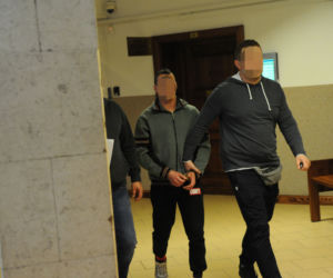 Podpalacz z Sianowa Andrzej J. doprowadzony do sądu