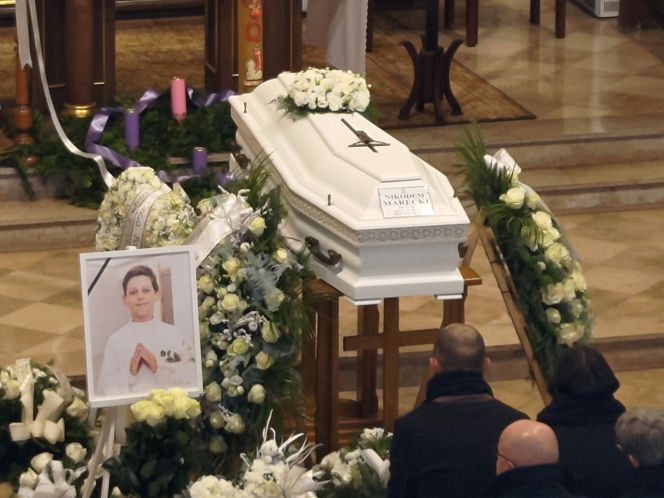 Pogrzeb 11-letniego aktora. Nikodem Marecki spoczął w białej trumnie. Żegnały go tłumy