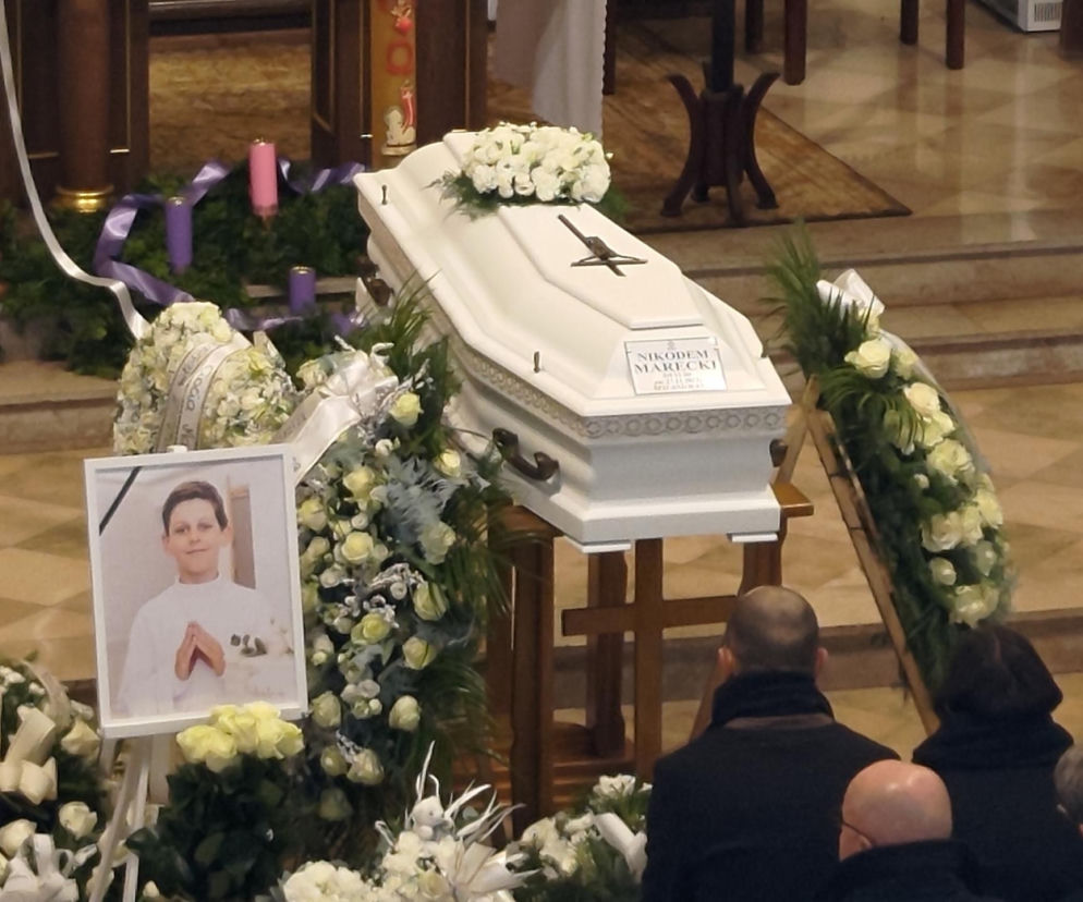 Pogrzeb 11-letniego aktora. Nikodem Marecki spoczął w białej trumnie. Żegnały go tłumy