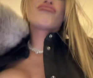 Aryna Sabalenka z głębokim dekoltem