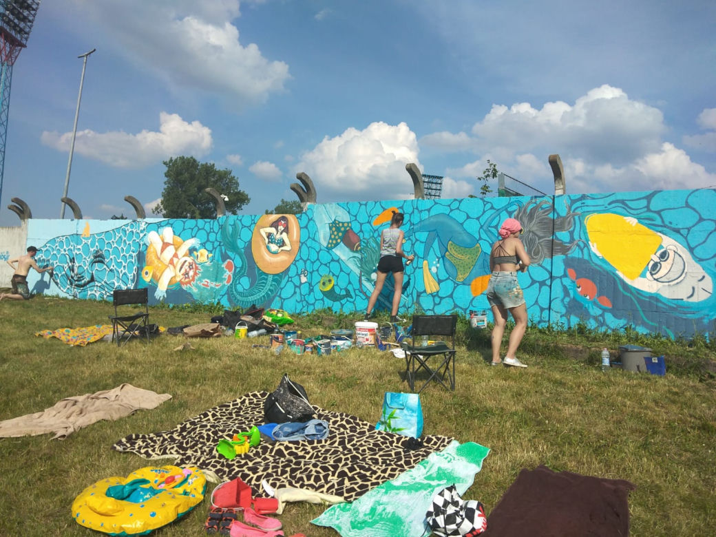 Mural na basenie letnim w Opolu