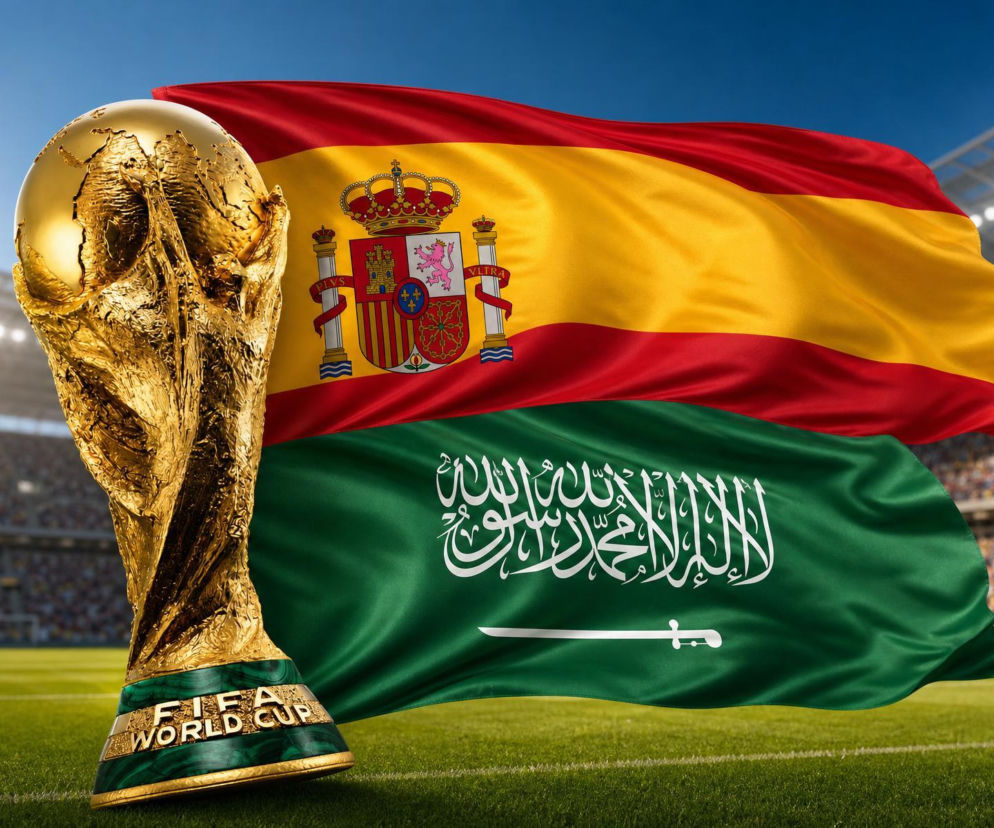 Złote trofeum Pucharu Świata FIFA na tle flag Hiszpanii i Arabii Saudyjskiej, symbolizujące mecz w ramach Mundialu 2026. Pełne statystyki, składy i wynik spotkania Hiszpania - Arabia Saudyjska dostępne na naszym portalu.
