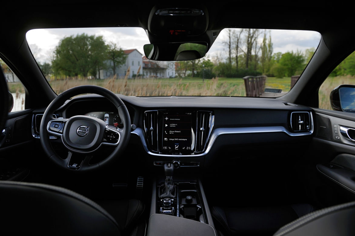 Volvo S60 T5 R Design First Edition