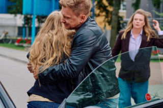 Na Wspólnej. Córka Wioli próbuje ją zabić, a policja wreszcie aresztuje pedofila