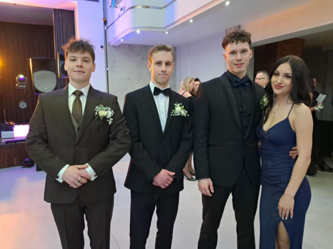 Studniówka 2026 maturzystów ZSTM w Skarżysku-Kamiennej