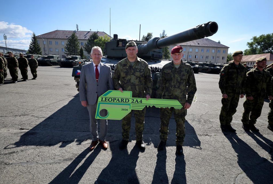 Koniec ery T-72 w Czechach. 42 czołgi Leopard 2A4 w komplecie