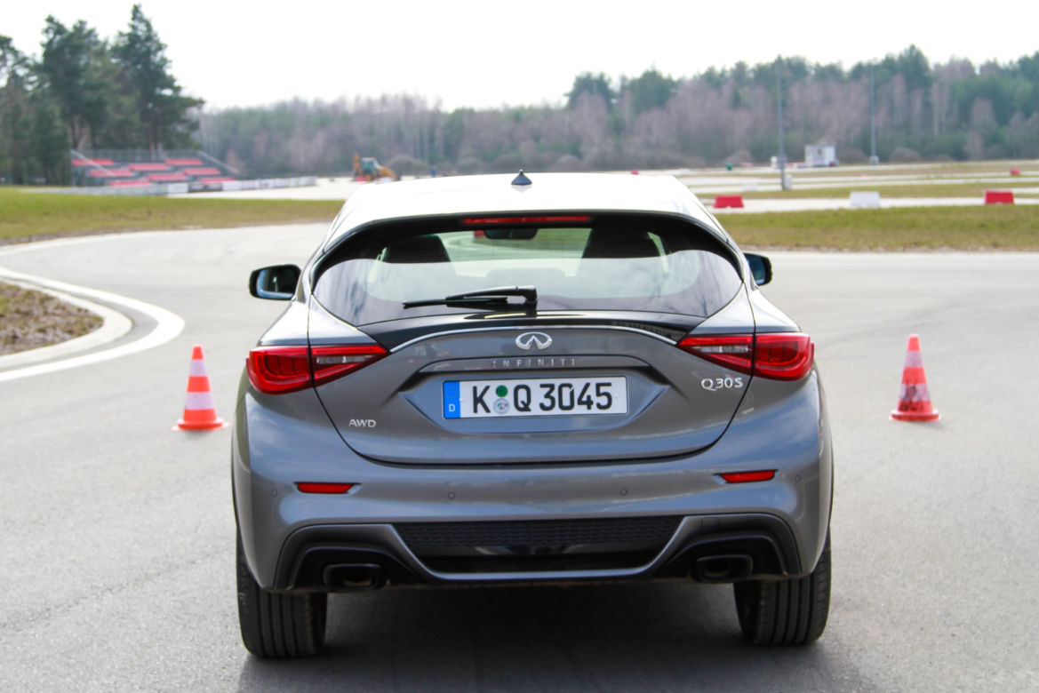 Infiniti Q30 na Torze Jastrząb 