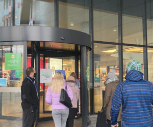 Galerie są już otwarte! Olsztynianie ruszyli na zakupy, kolejek nie brakuje [ZDJĘCIA]