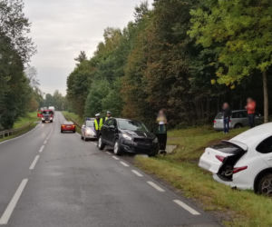 Zablokowana obwodnica Olsztyna! W pobliżu węzła Pieczewo zderzyły się dwa auta. Jedna osoba ranna