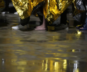 Nielegalni migranci w łodziach na kanale La Manche