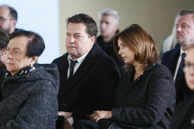 Na Wspólnej odc. 4268. Pogrzeb Marii Zięby. Weronika (Renata Dancewicz), Michał (Robert Kudelski)