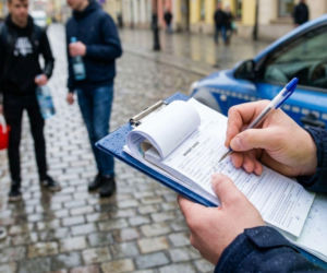 Uważaj na Śmigus-Dyngus! Za to możesz dostać mandat 500 zł. Gdzie kończy się zabawa?